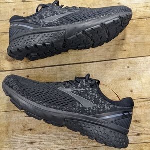 Brooks ghost 11 triple black